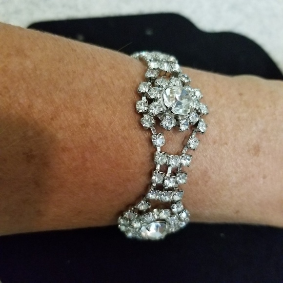 VINTAGE Rhinestone Dangle Clip On Earrings - Picture 4 of 6